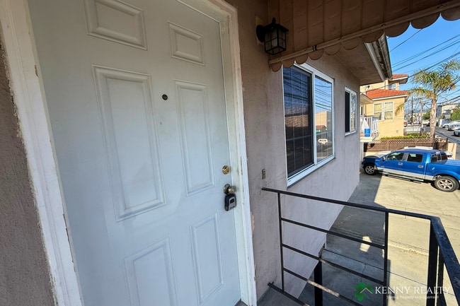 516 Railroad/ 517/519 1st Lane