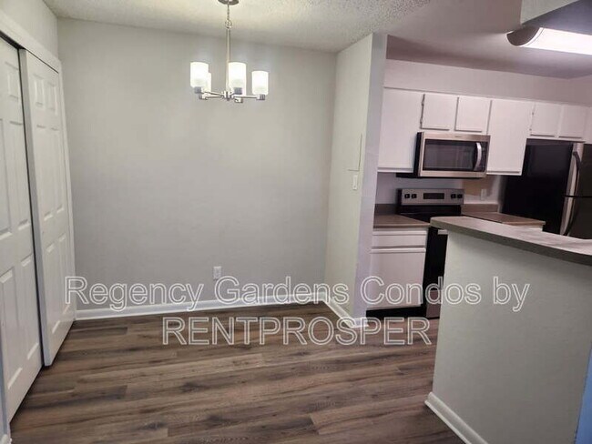 Photo - 5533 Chrishire Way Unidad 204