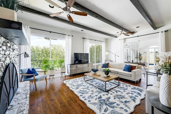 Photo - 409 Seawind St