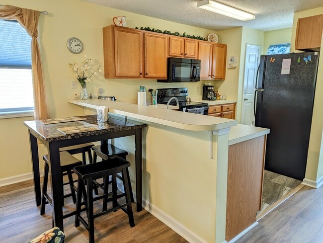 Building Photo - 1460 Blue Tree Ct Unit N