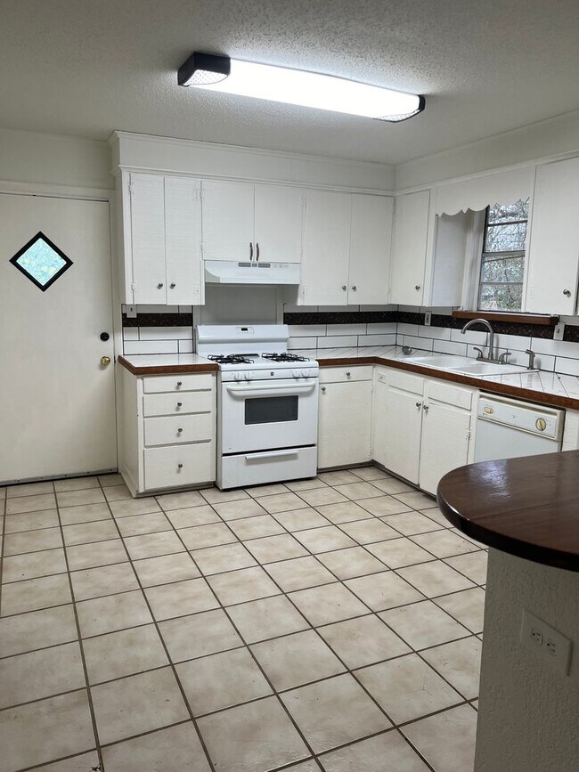 Photo - 2Bed/2Bath House For Rent - Call today bef...
