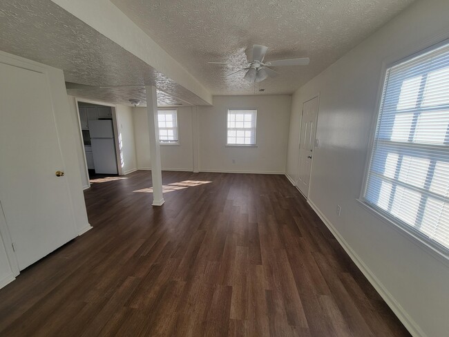 Photo - 415 Chapman Ct