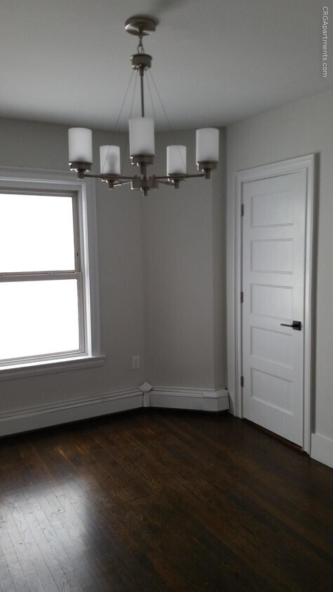Photo - 1556 Cambridge St Apartments