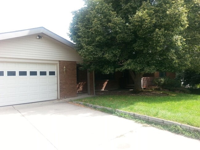 Building Photo - Beautiful Ranch-Style Home with Finished Basement & Huge Fenced Yard