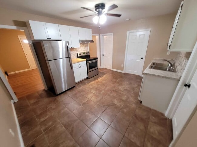 Photo - 391 Putnam Pike Unidad C