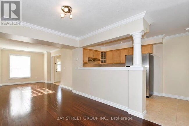 Photo - 506 Bur Oak Ave