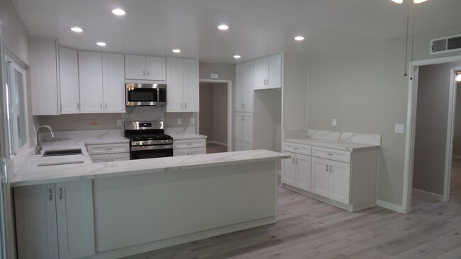 Beautiful Remodeled Single Story 4 BR 2 BA... - Beautiful Remodeled Single Story 4 BR 2 BA... House