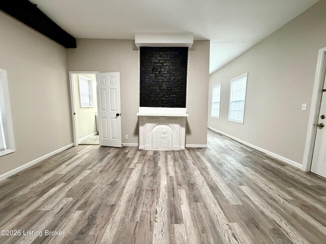 Photo - 1917 W Madison St