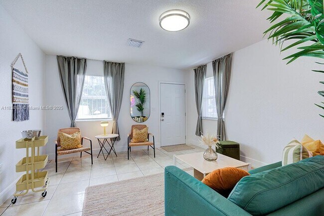 Photo - 4201 NW 24th Ave Unit Front