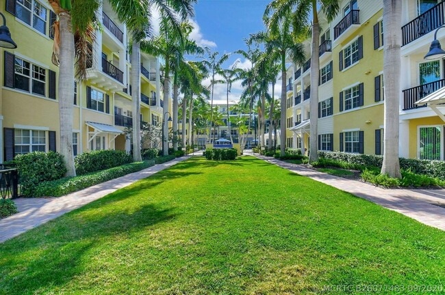 225 S Latitude Cir Unit 302