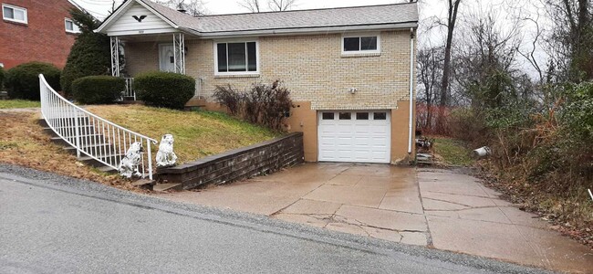 Photo - 725 4th St House