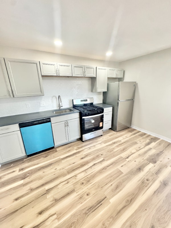 Photo - 718 W Madison St