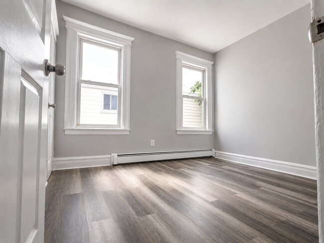 Building Photo - 175 Woodside Ave