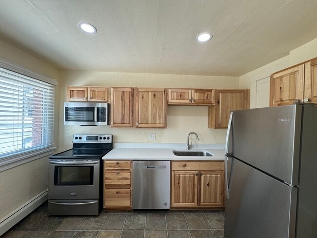 Building Photo - Fully updated 2 bedroom Apartment in the A... Unit 2
