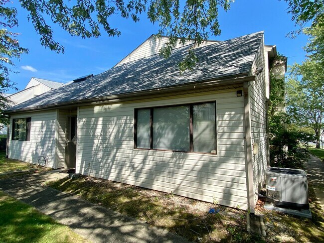 Large Two-Bedroom Condo in Edgewood! - Large Two-Bedroom Condo in Edgewood!