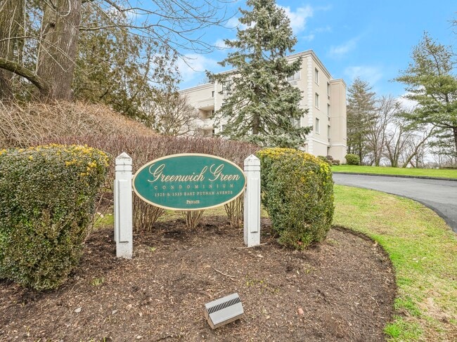 Photo - 1525 E Putnam Ave Unit 407