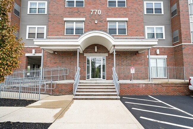 Photo - 770 Washington Ave Unit 504