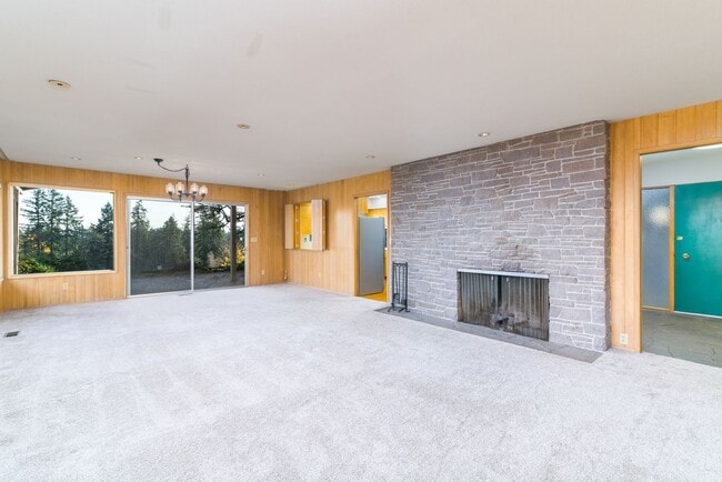 Photo - Expansive 5-Bedroom Lake Oswego Property N...