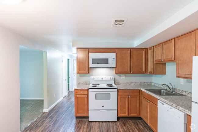 2BR, 1BA - 800SF - Kitchen