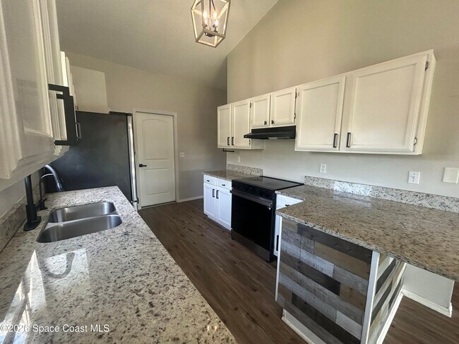 Photo - 615-617 7 Gables Cir SE