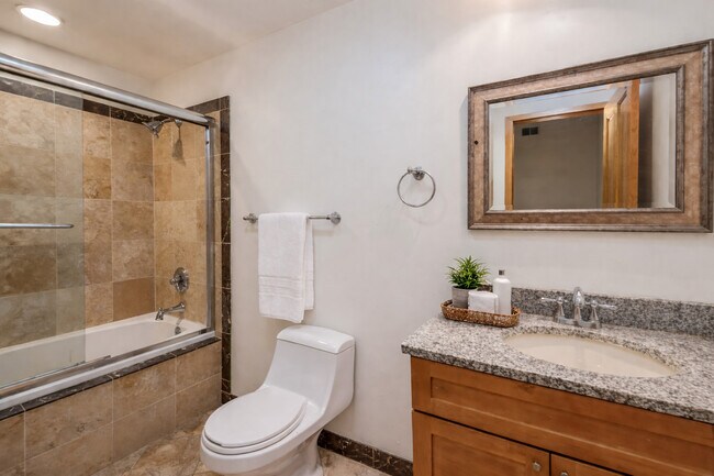 Photo - 4839 S Forrestville Ave Unidad 3