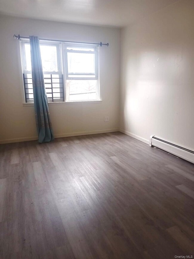 Building Photo - 84-03 Chapin Pkwy Unit 2