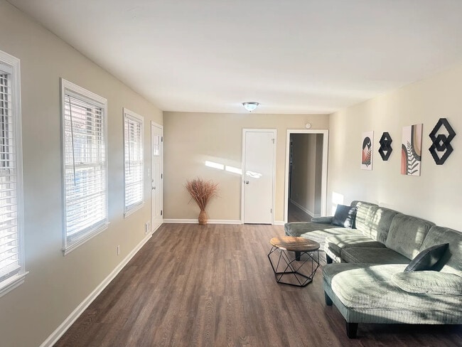 Photo - Room in House on Union Rd SW