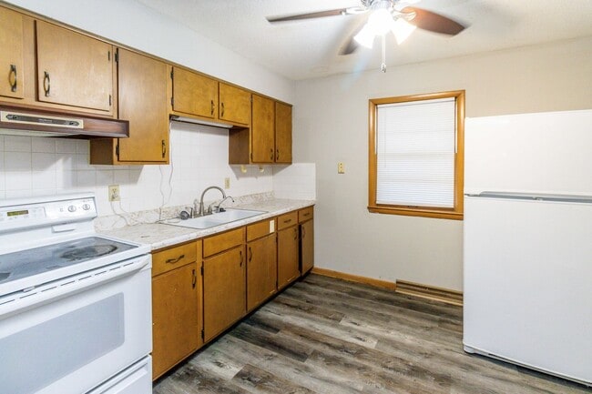 Photo - 3605 S Rock Quarry Rd Unit Apt B