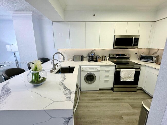 Building Photo - 2501 S Ocean Dr Unit L14