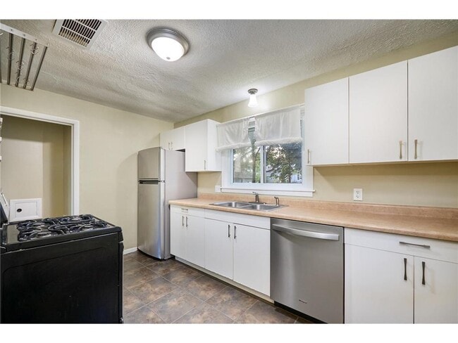 Photo - 1090 11th Ave SE