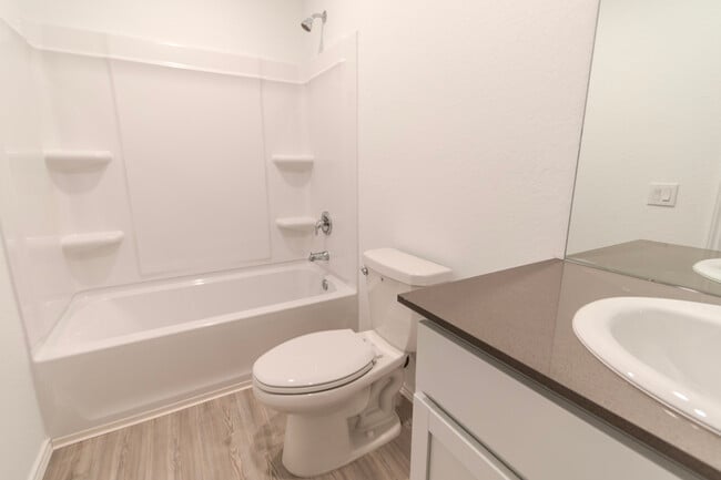 Photo - 1115 Janzen Rd