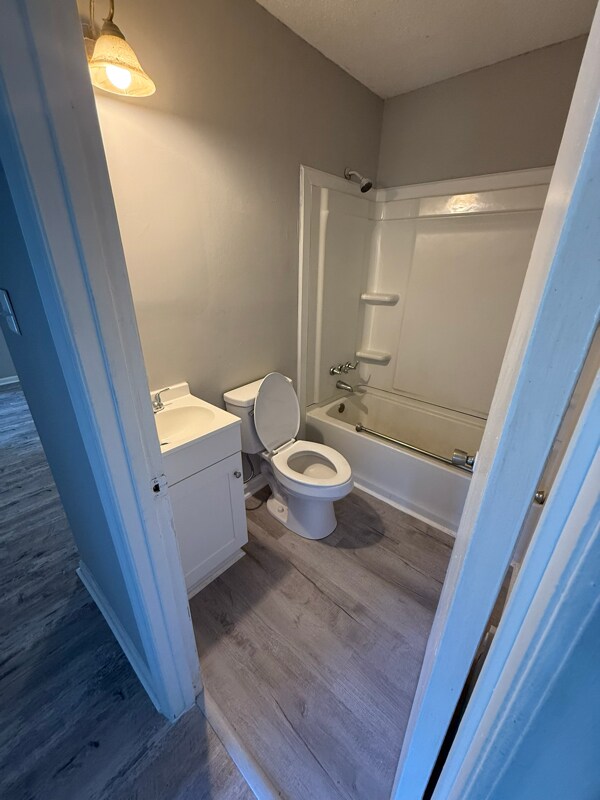 Photo - 700 S English St