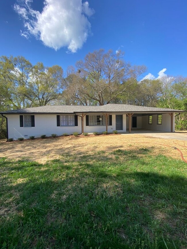 Building Photo - 3 Bedroom 2 Bath Home on Lost Mountain Road