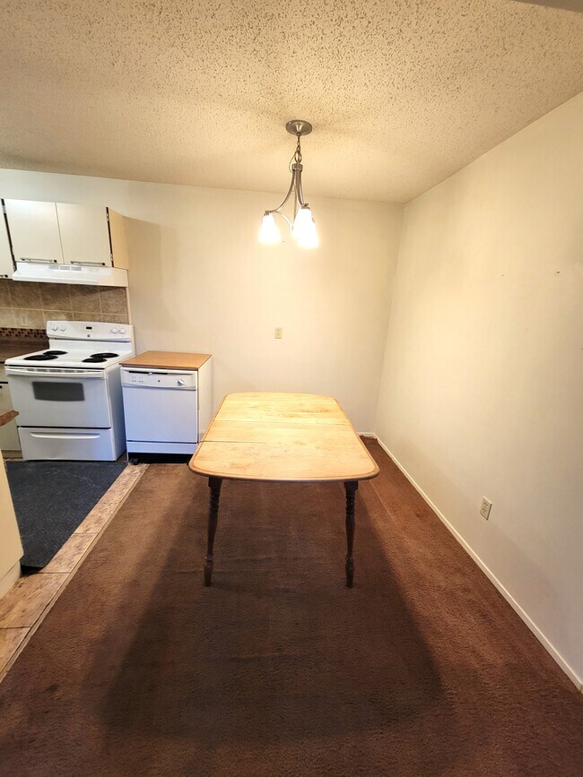 Photo - 104 10 St