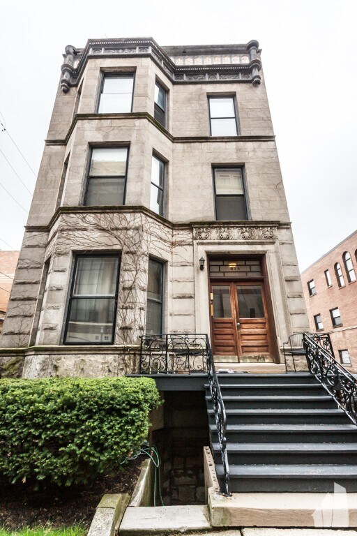 Photo - 815 W Wellington Ave Condo Unit 2