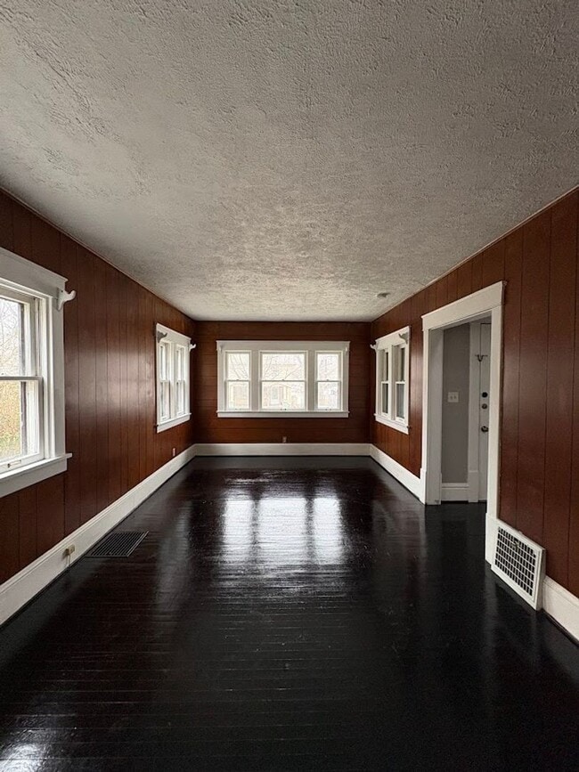 Photo - Beautifully finished 3 bedroom home for rent - Akron OH