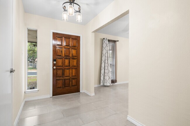 Photo - 8310 Watch Tower St