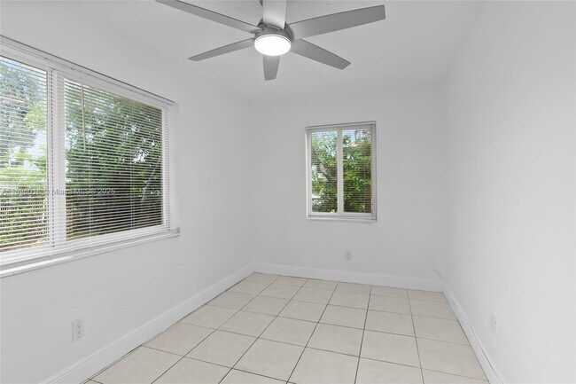 Photo - 533 NW 20th Ave