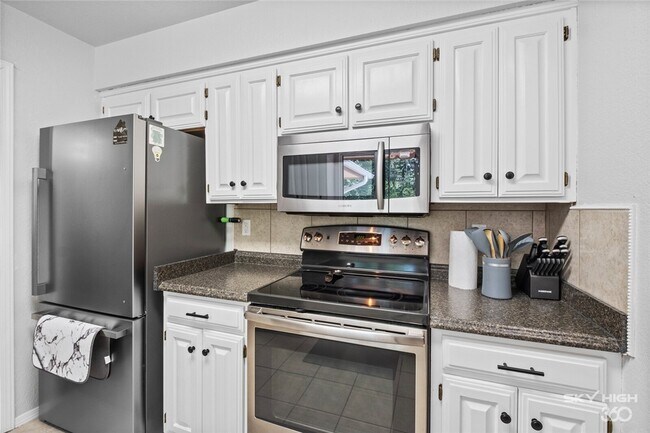 Photo - 13 Yarmouth Dr