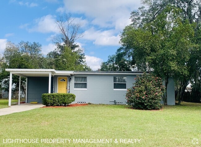 Building Photo - Large 4 Bed/1.5 Bath Home Fully Renovated ...