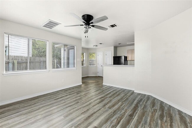 Photo - 808 Sagewood Trail