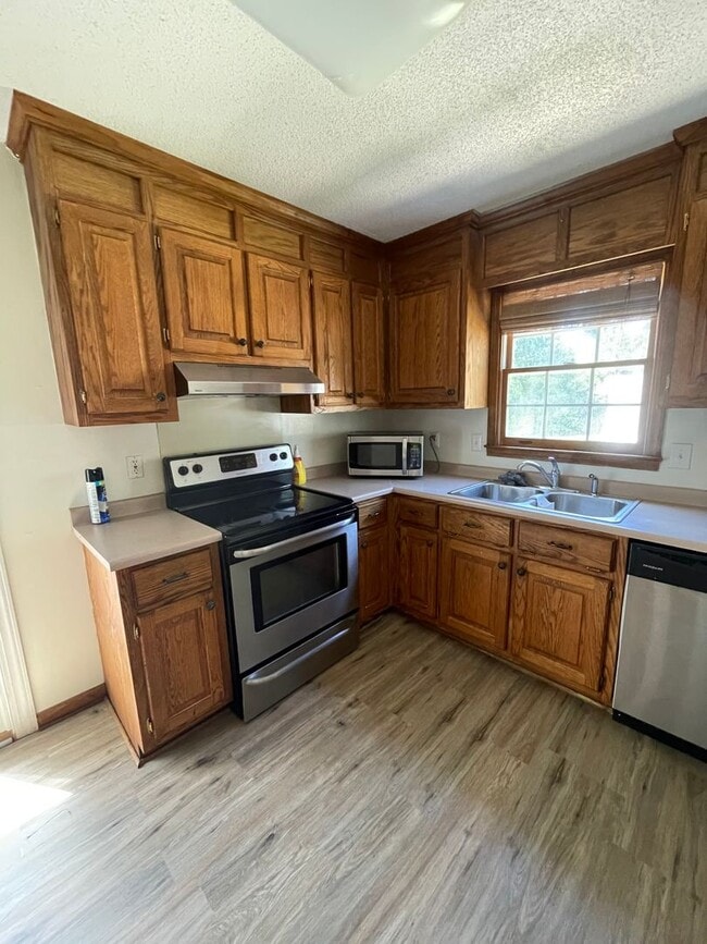 Photo - 3 Bedroom 2.5 Bath Townhome Located in Fountain Inn!!! Just minutes from the Downtown Area!