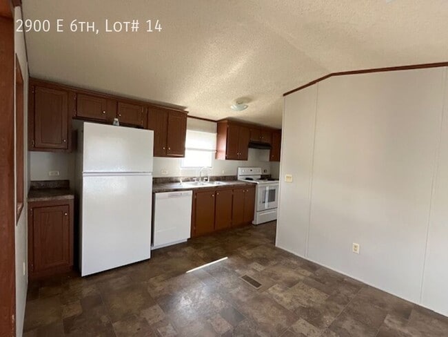 Photo - 2900 E 6th Ave