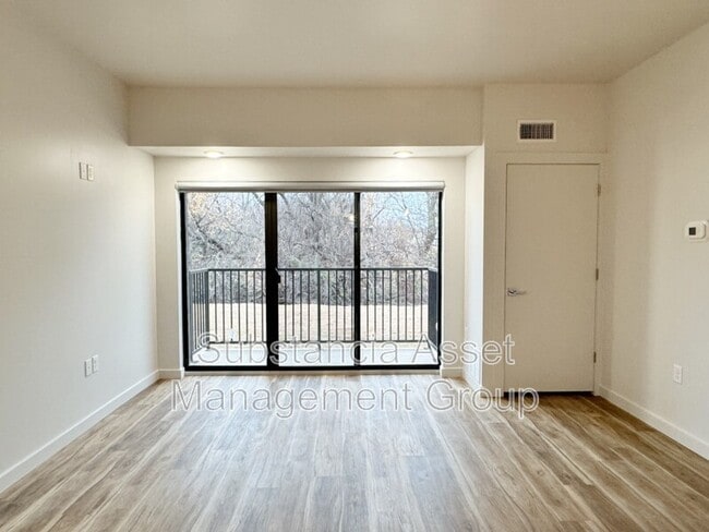 Photo - 1665 Midtown Pl