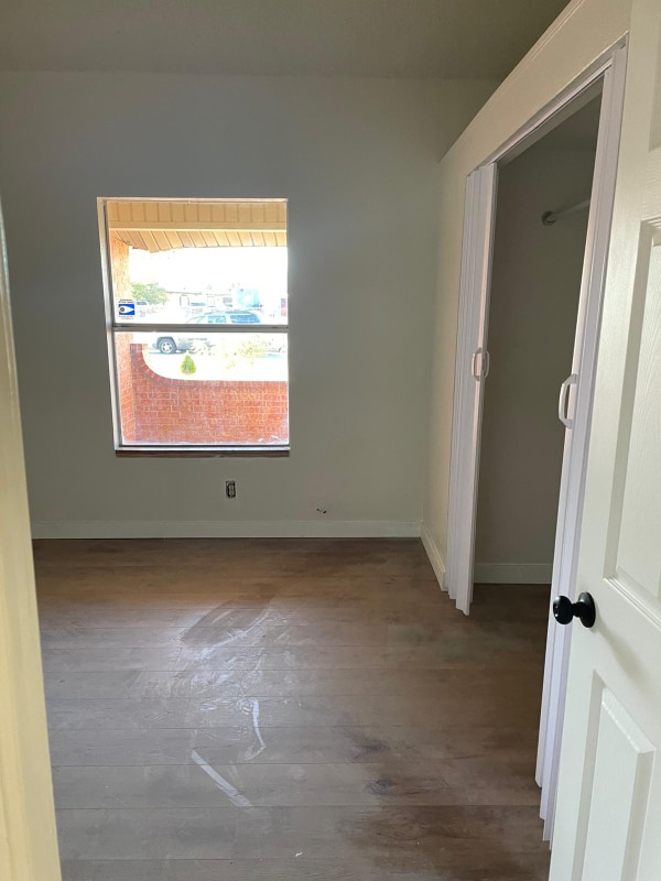 Photo - 5937 Sinclair St