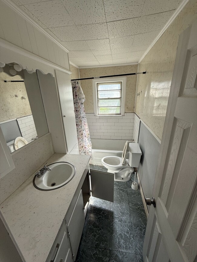 2002 N Mirror St