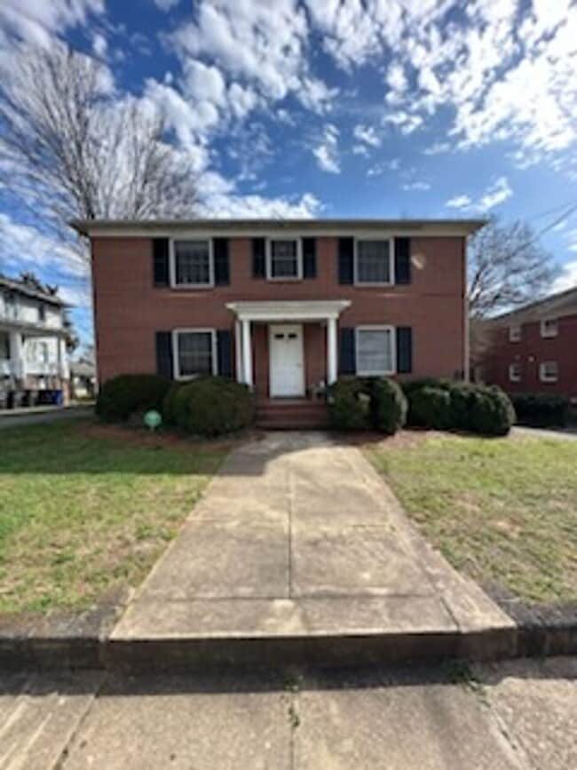 Building Photo - 1194 W. Fourth Street Apt C Unit C