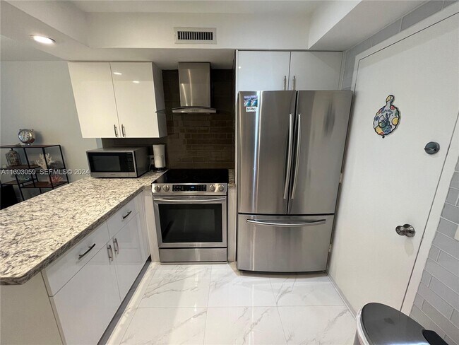 Building Photo - 3505 S Ocean Dr Unit 1510