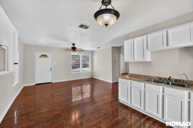 Photo - 1534 Mardell St