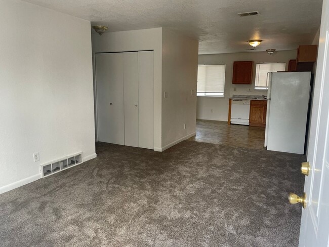 Building Photo - 716 30th Ave Ct Unit 1